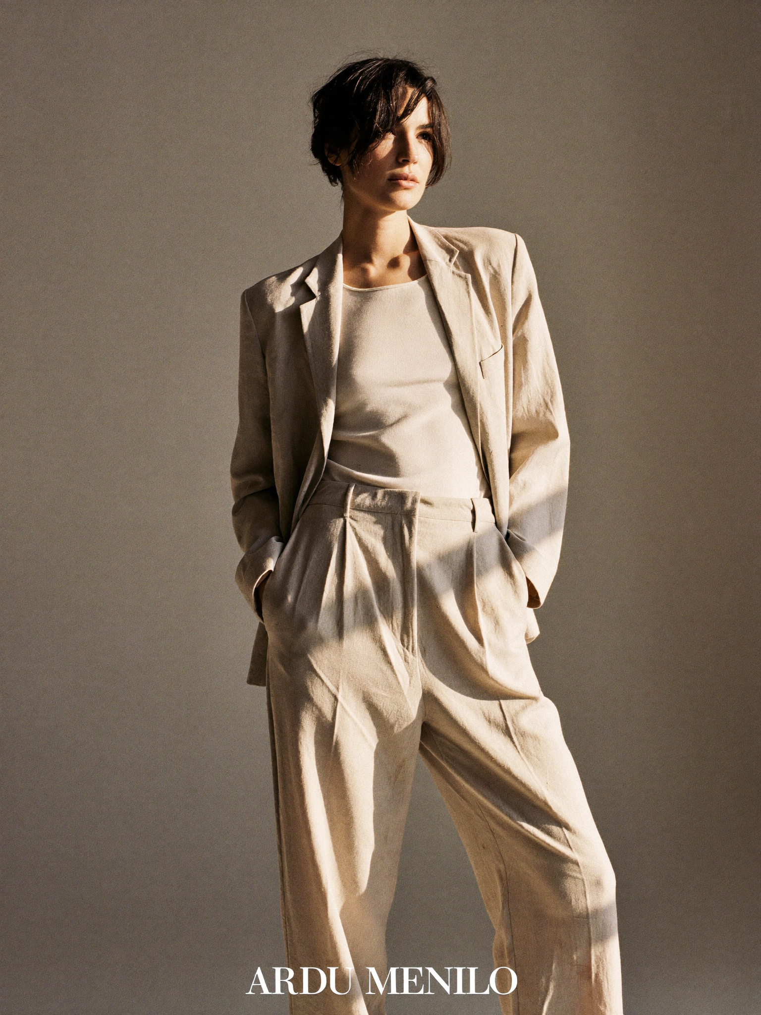 Mooi Muse editorial, woman in a tailored sand-beige linen co-ord