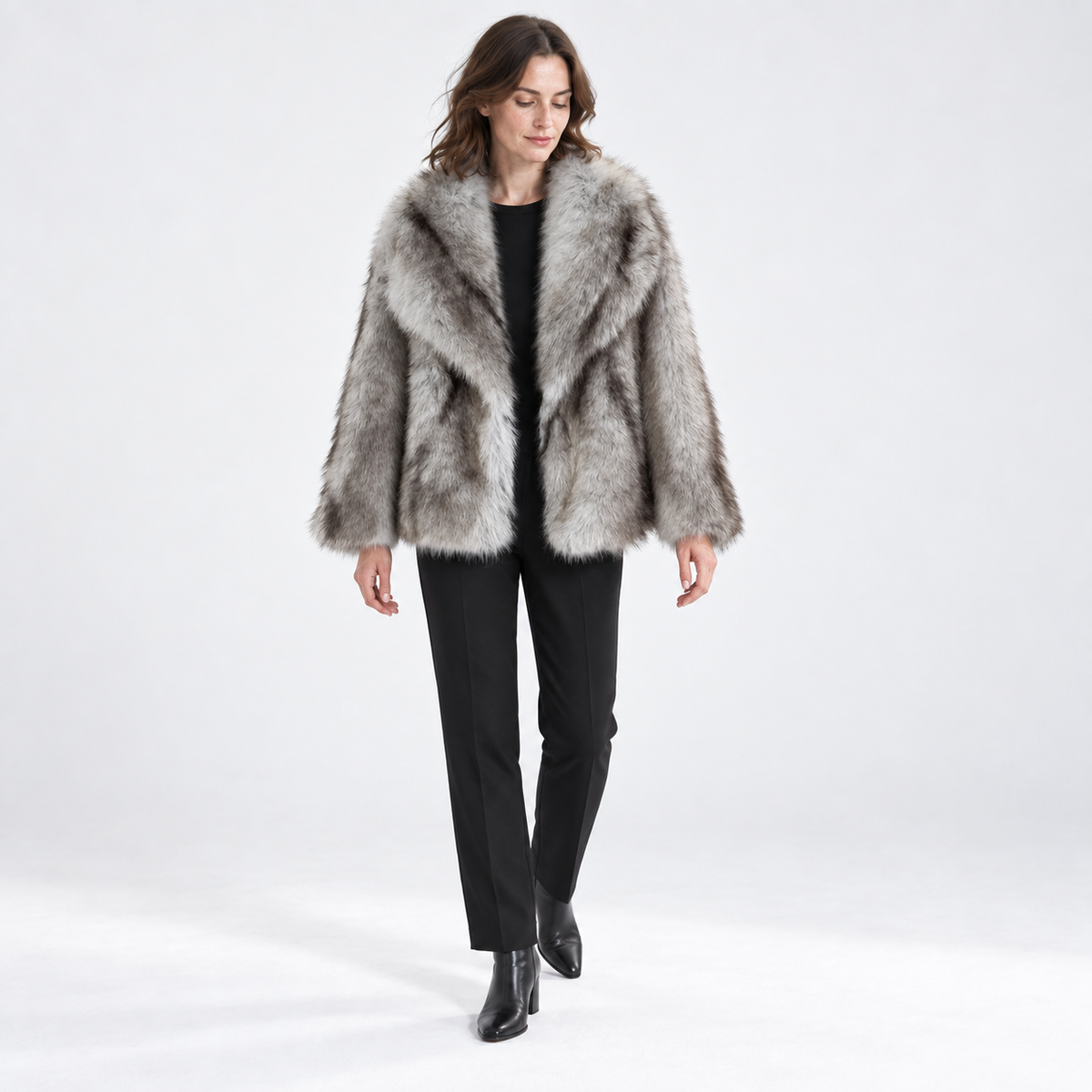 Teddy Jas Dames – Imitatiebont, Kleurverloop & Brede Revers — Silver Grey — front — studio 26-5