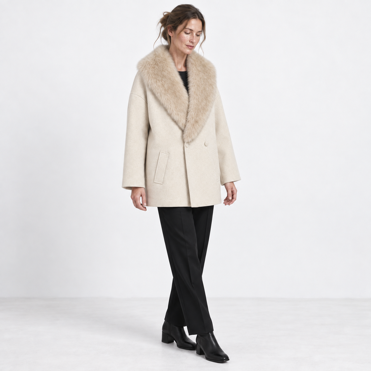Winterjas Dames Met Bontkraag – Halflang, Crèmewit — Cream — three_quarter — studio 24-2